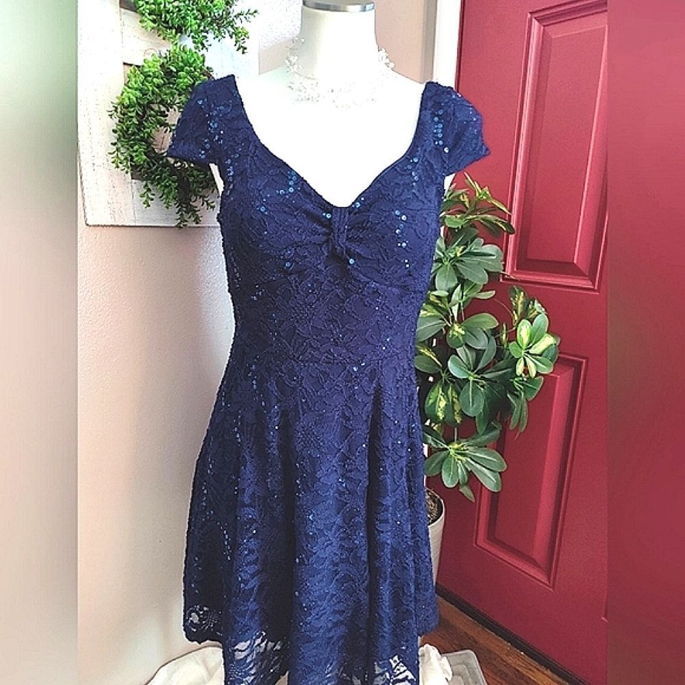 Elegant Navy Lace Midi Dress with Cap Sleeves